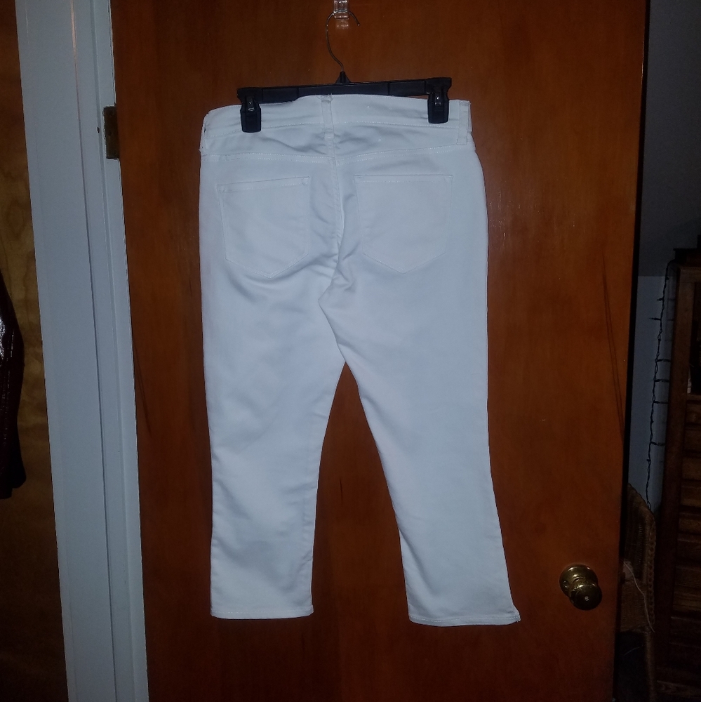 Womens Old Navy White Denim Capri Pants - Picture 2 of 4